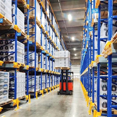 高密度保管パレットラックにはどのような安全機能が必要ですか?