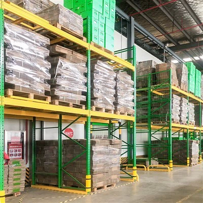 地震活動に耐えられるようにプッシュバック パレット ラック システムを設計するにはどうすればよいですか?